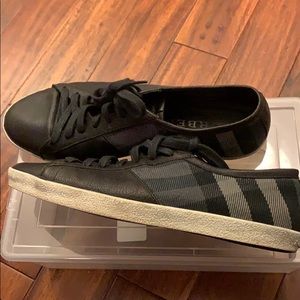 Burberry Size 9’s